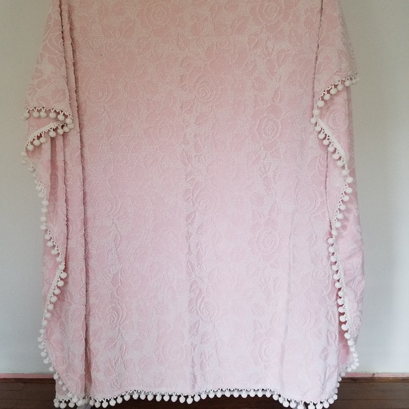 Blush pink chenille twin bedspread - Picture 2 of 8